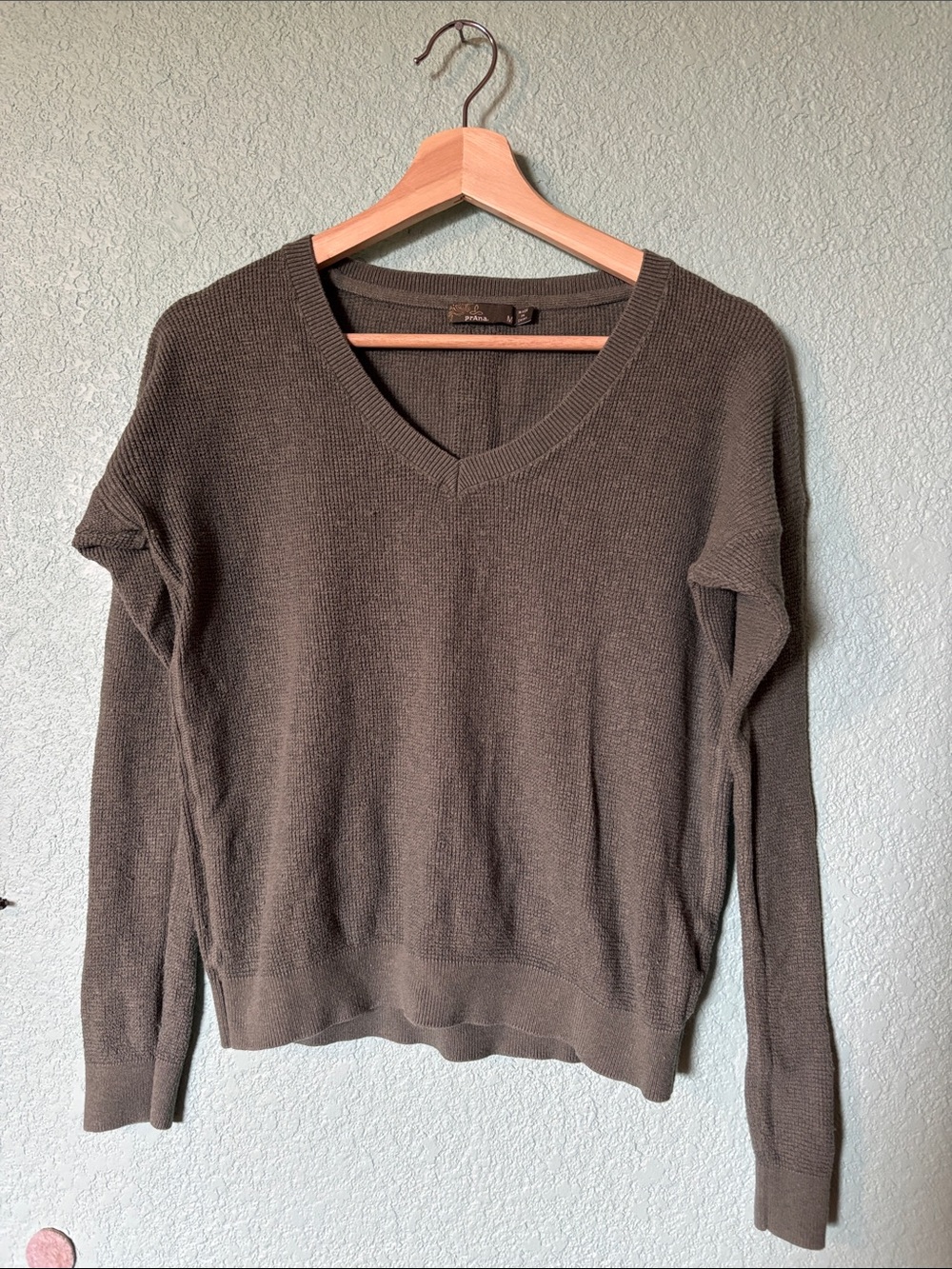 Prana Women's V-Neck Wide Shoulder Sweater in Taupe Green Size Medium Fair